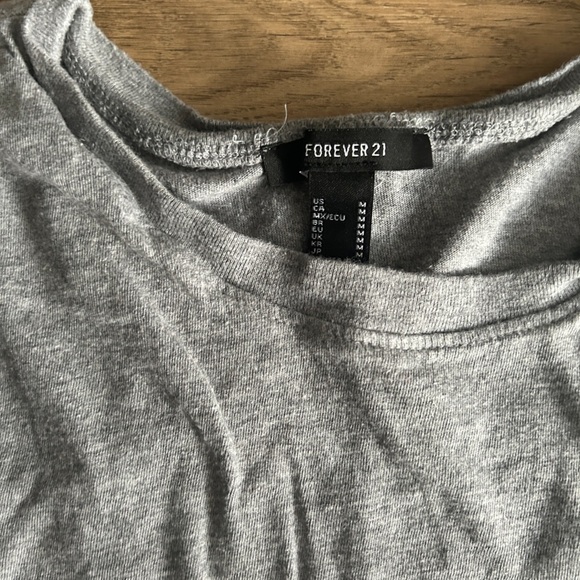 Forever 21 Gray Sleeveless Cropped Tank with Pocket - Size Small- EUC - Picture 2 of 4